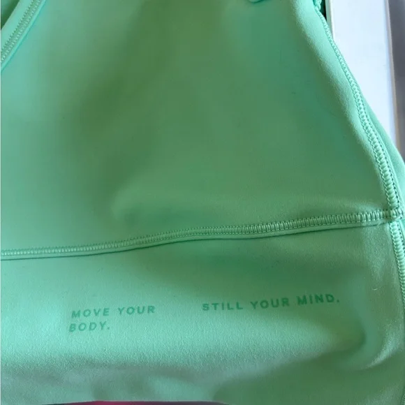 Lululemon bundle 8 pieces 2 shorts 2 sports bra/ top/card holder etc 🔥🔥🔥🔥🔥